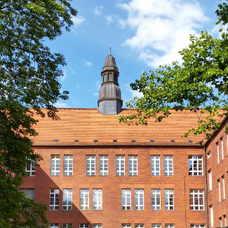 Vorderhaus mit Turm (Hofansicht)